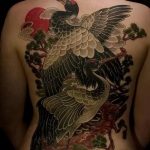 Egy egyedülálló példa az elkészült daru tetoválásra - a rajz jógadaru tetováláshoz alkalmas