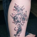 A kivitelezett daru tetoválás érdekes változata - a rajz alkalmas papír daru tetováláshoz