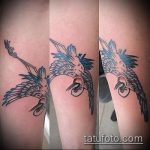 Egy egyedülálló példa az elkészült daru tetoválásra - a rajz jógadaru tetováláshoz alkalmas