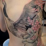 A meglévő darutetoválás egyedi változata - a rajz alkalmas darutetoválásra a tenyéren