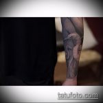 Egy egyedülálló példa a kész darutetoválásra - a rajz jógadaru tetováláshoz alkalmas