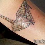 A tetovált daru tetoválás hűvös változata - a rajz jógadaru tetováláshoz alkalmas