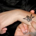 A meglévő darutetoválás remek példája - a rajz alkalmas daru és sakura tetováláshoz