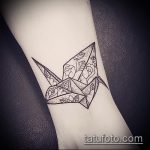 Egy remek példa egy kész darutetoválásra - a rajz alkalmas papír daru tetoválásra