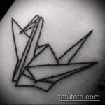 A meglévő darutetoválás eredeti változata - a rajz jógadaru tetováláshoz alkalmas