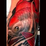 Aranyhal tetoválás remek példája - a rajz alkalmas az aranyhal tetoválására az oldalán