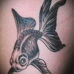 Egy egyedülálló példa egy aranyhal tetoválásra - a rajz alkalmas aranyhal tetoválásra a csuklón
