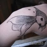 A tetovált aranyhal hűvös változata - a rajz alkalmas egy aranyhal tetoválásra koronával