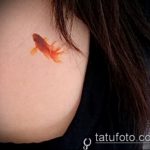 A meglévő aranyhal tetoválás egyedülálló változata - a rajz alkalmas aranyhal tetoválásra a hátán