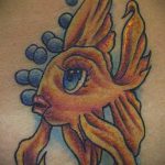 A meglévő aranyhalas tetoválás egyedi változata - a rajz alkalmas aranyhal tetoválásra a hátán