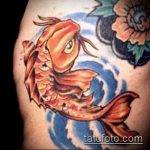 Jó példa a kész aranyhal tetoválásra - a rajz alkalmas korona tetoválású aranyhalra