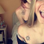 A csillag tetoválás képe a kulcscsonton # 113 a minta egyedi változata, amely sikeresen használható a nyakhoz közelebb eső kulcscsonton történő feldolgozáshoz és csillagtetováláshoz.