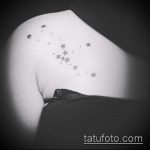 Fotó a csillag tetoválásról a kulcscsonton # 48 - a minta exkluzív változata, amely sikeresen használható a csillag tetoválására és alkalmazására csillag tetoválásként a kulcscsonton, közelebb a nyakhoz
