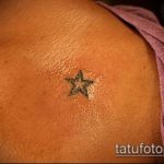 Fotó a csillag tetoválásról a kulcscsonton # 483 - a minta exkluzív változata, amely sikeresen használható a kulcscsont és a térd csillagtetoválására és finomítására