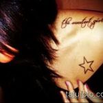 A csillag tetoválás képe a kulcscsonton # 704 a minta érdekes változata, amely sikeresen használható átalakítására és csillagtetoválásként történő alkalmazására a lányok kulcscsontján