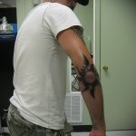 Érdekes példa egy létező csillagtetoválásra a könyökön - a rajz alkalmas csillag tetoválásra a könyökön