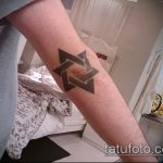 A csillag tetoválás menő változata a könyökön - a rajz alkalmas csillag tetováláshoz a lányok könyökén