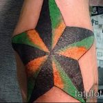 A kész csillagtetoválás klassz változata a könyökön - a rajz alkalmas a könyökön lévő csillag tetováláshoz a sajtó számára