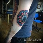 Eredeti példa a csillag tetoválására a könyökön - a rajz alkalmas a férfiak könyökén lévő csillag tetováláshoz