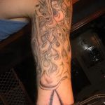 A meglévő csillagtetoválás klassz változata a könyökön - a rajz alkalmas a férfiak könyökén lévő csillagtetováláshoz