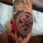 A meglévő csillagtetoválás hiteles változata a könyökön - a rajz alkalmas csillag tetováláshoz a lányok könyökén