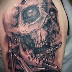 fotó a 800 -as számú katonai tetoválásról - a minta hűvös változata, amely könnyen használható a denevér tetoválás katonai képének átalakítására és alkalmazására