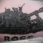 fotó a 30. számú katonai tetoválásról - a rajz érdekes változata, amely jól használható felülvizsgálatra és alkalmazásra katonai tetoválásként a vállán