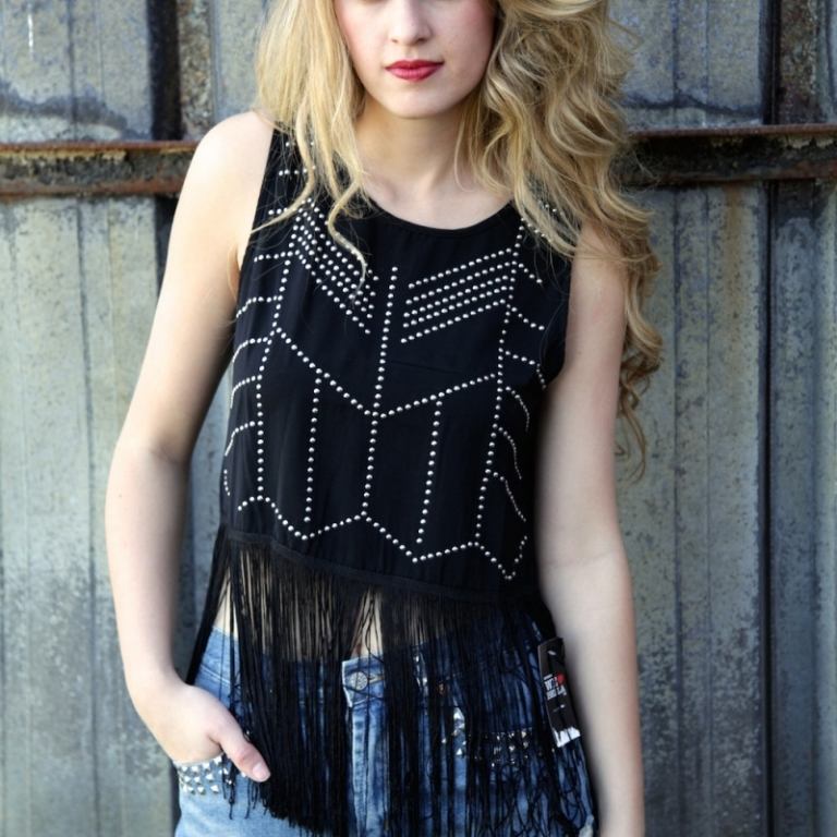 Ostrihaný top s strapcami z bývalého trička Fringed shirt-do-it-yourself-nit-top