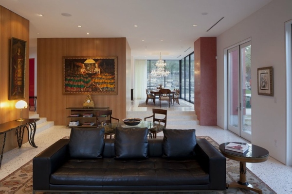 Kožená sedačka v obývacej časti