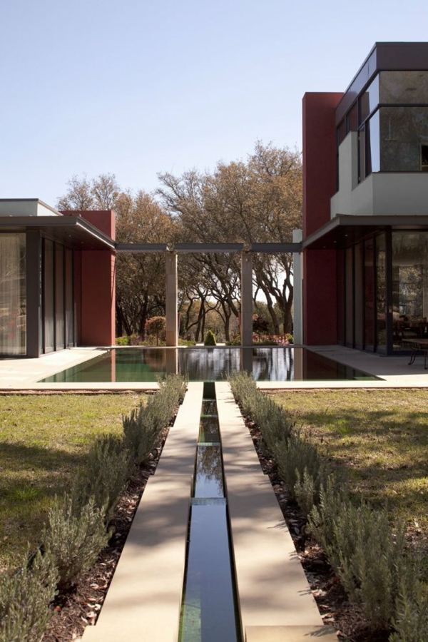 moderný vonkajší bazén