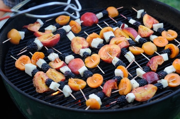 ovocno-šašlik-gril-dezert-syr