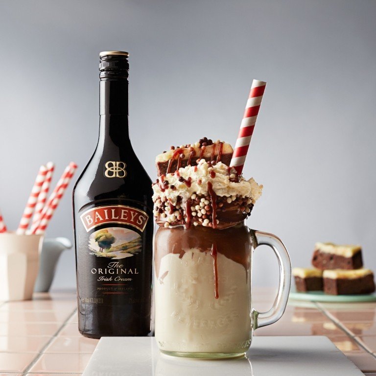 Letný dezert šľahačkový koláč Baileys Freakshake Recept