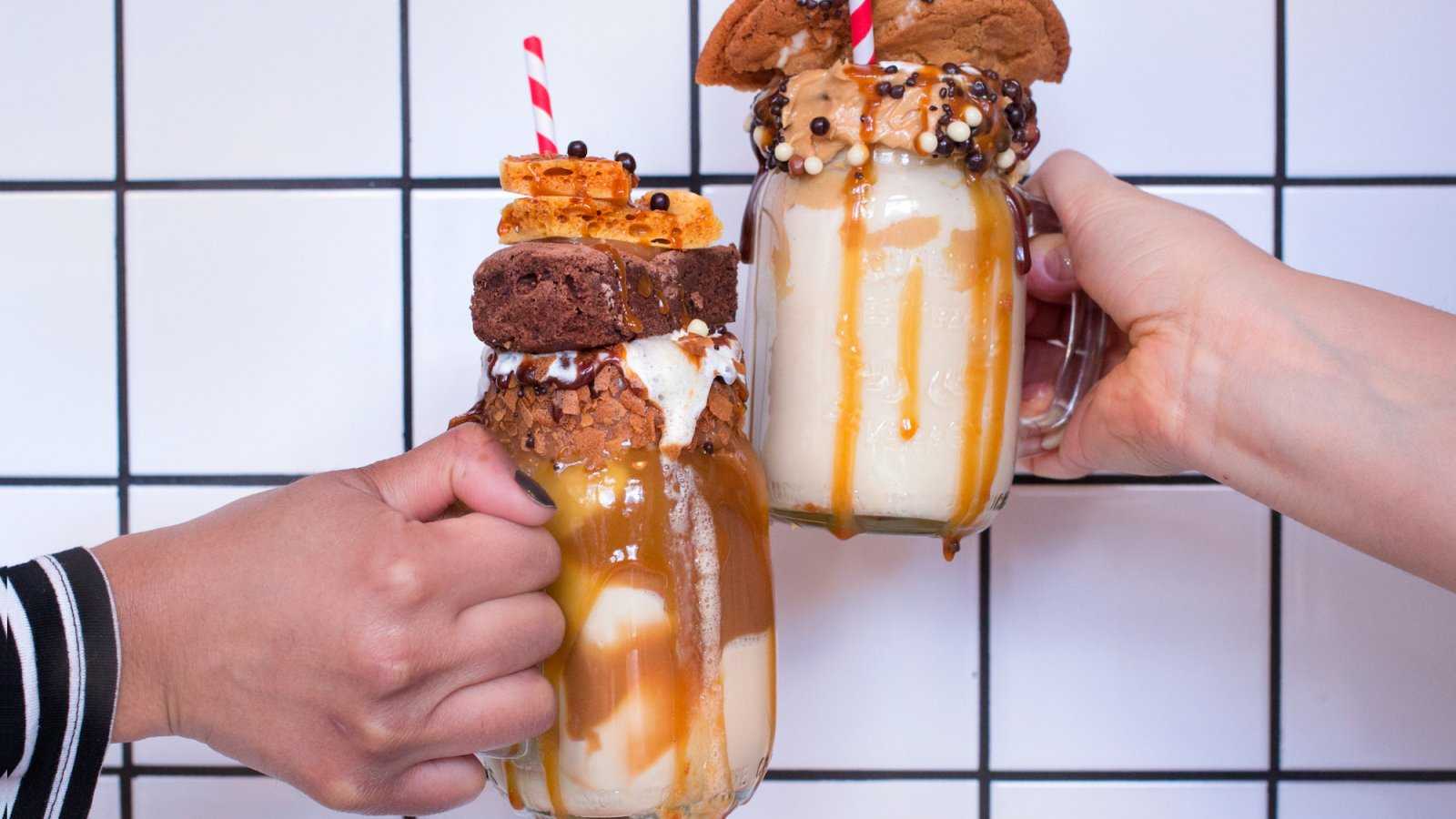 Cookies Freakshake Recept Karamelová omáčka Brownie Dezert Zmrzlina Leto
