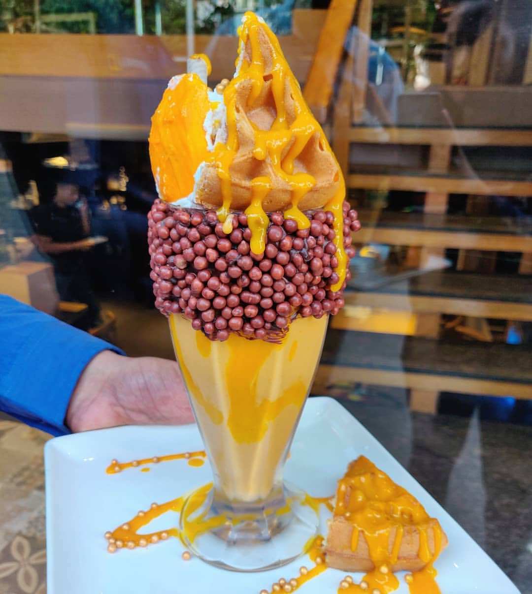 Recept na zdravý freakshake Mango Milkshake Waffle zmrzlinový dezert