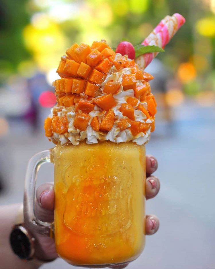 Mango freakshake recept ovocná karamelová omáčka letný dezert zdravý