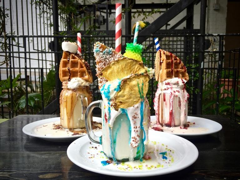 Recept na vegánsky freakshake vafle vegánska zmrzlina milcshake vanilka