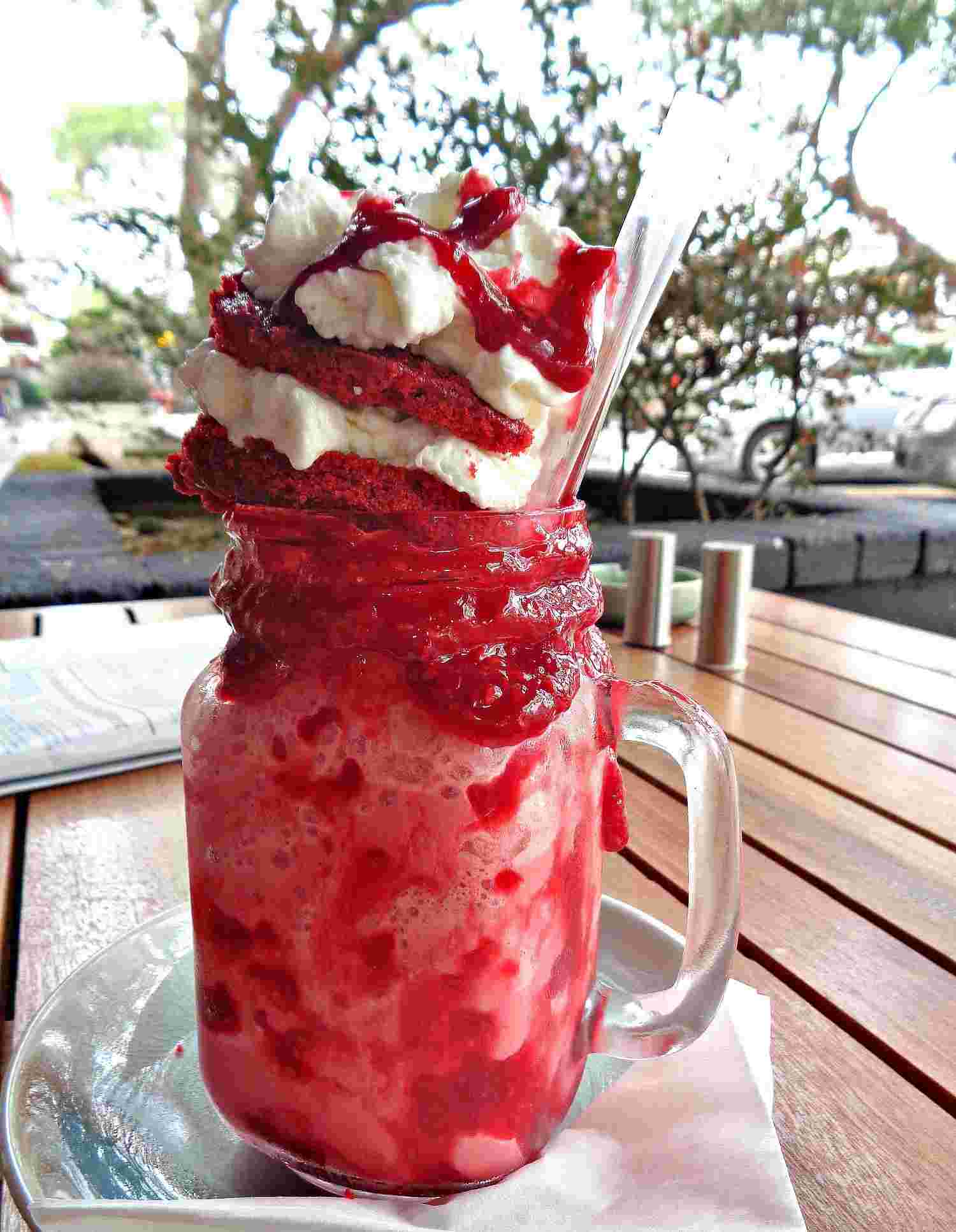 Recept na jahodový freakshake Červený zamatový koláč z mliečneho kokteilu