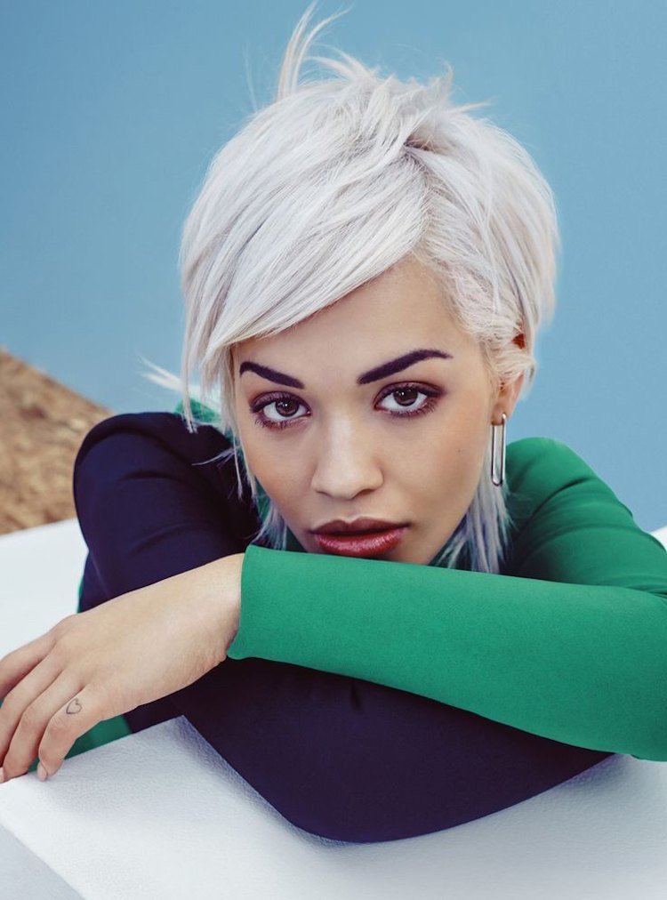 Nezbedné krátke účesy Nezbedné krátke účesy-dámy-hviezdy-ľad-blond-rita-ora