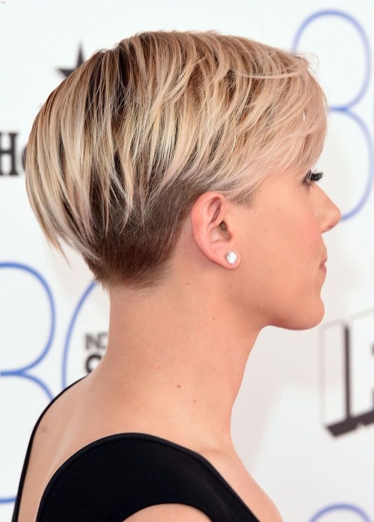 drzé-krátke účesy-dámy-hviezdy-podrezané-blond-scarlett-účesy-johansson