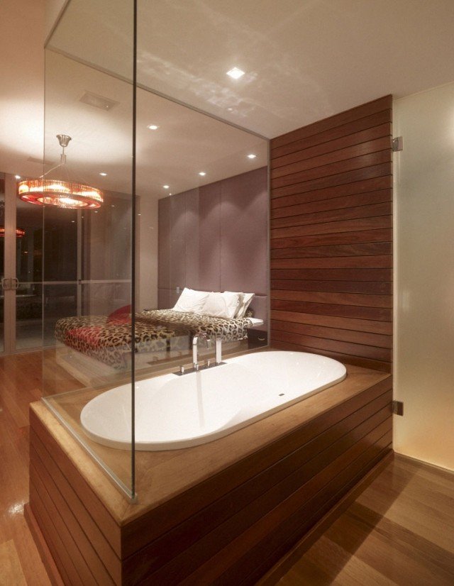 vaňa spálňa drevené lamely sklenená stena zatvorená vaňa spálňa drevené lamely presklená stena
