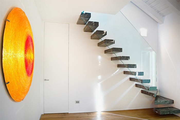 Žulový schodiskový nábytok konzolové schodisko moderné filigránové