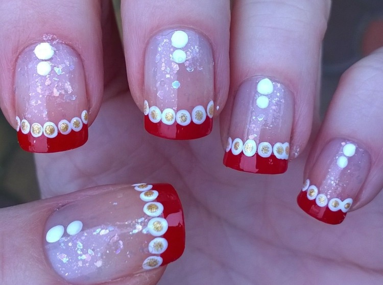 francúzske nechty na vianoce červený lak na nechty vianočný bodkovaný vzor biele trblietky