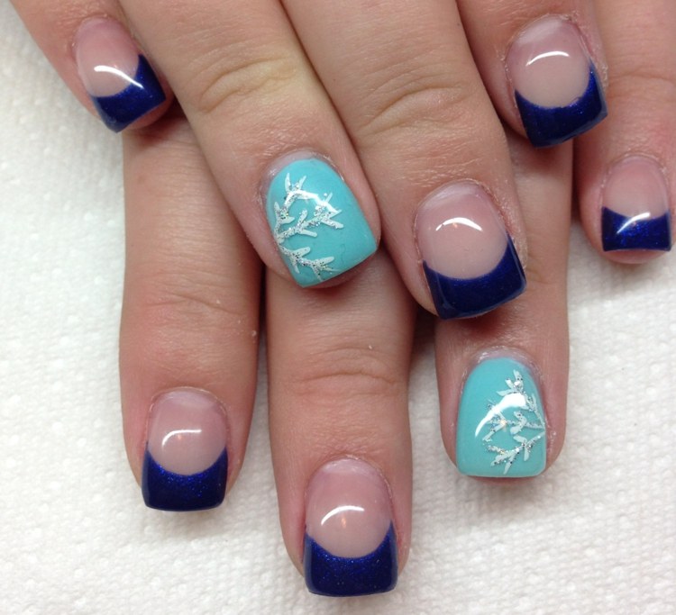 francúzske nechty Vianoce zima svetlo modrá tmavo modrá snehová vločka