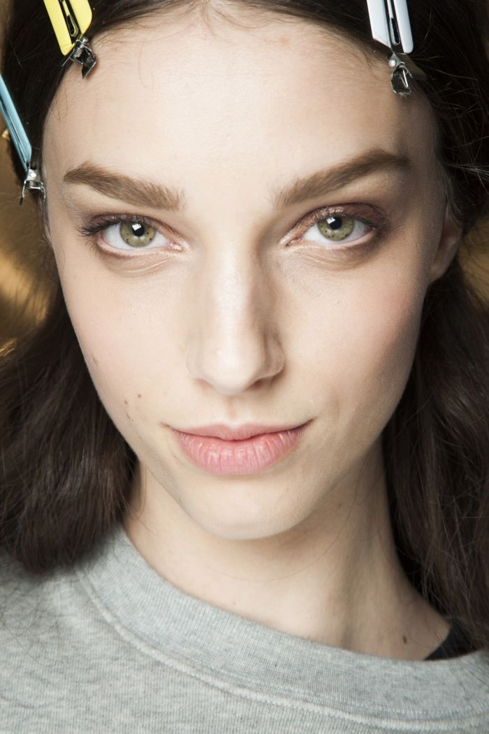 valentino-mólo-trendy-make-up-očné tiene-neutrálne-farebné-metalické-poznámka