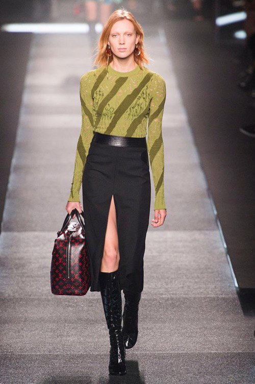 dlhá sukňa s vysokým pásom a zelená blúzka jar-leto-2015-louis-vuitton-dlhá sukňa-blúzka s vysokým pásom
