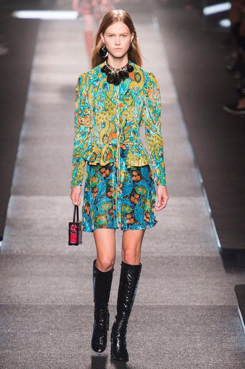 farebný outfit v modrej, zelenej a oranžovej farbe jar-leto-2015-louis-vuitton-modrá-zelená-tón