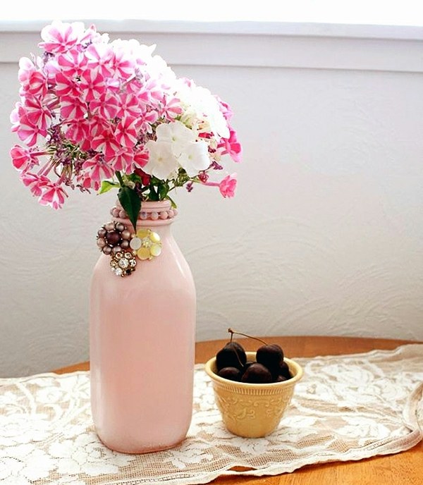 Vintage váza ružová farba kamienkami dekorácia na jar ružová farba kamienkami dekorácia jarné drotárstvo sami