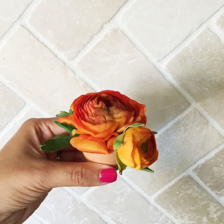 jarná dekorácia-2017-urob si sám-škrupina-vajíčka-čerstvé-rezané-kvety-váza