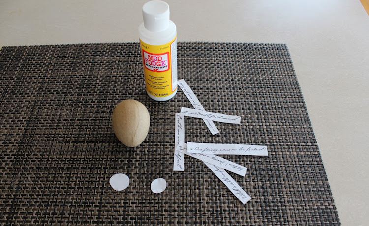 jarná dekorácia-2017-urob si sám-tipy-jednoduché-minimalistické-veľkonočné vajíčka-dekoračný papier