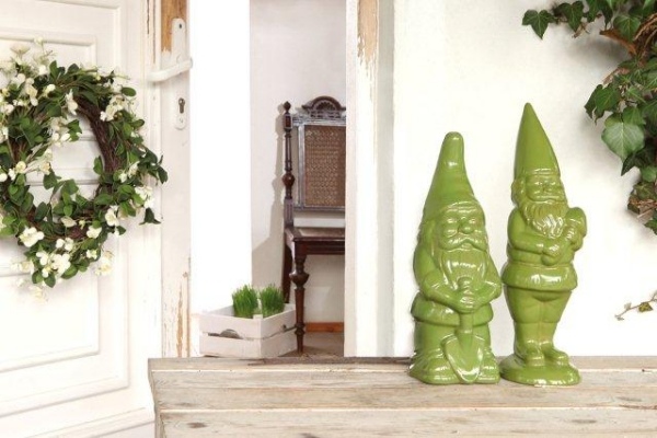 Jarné dekorácie nápady na byt dverný veniec záhradní trpaslíci Jarné dekorácie nápady bytu dverný veniec záhradné sochy trpaslíkov